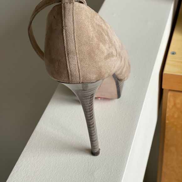 Grey suede heels - Picture 3 of 4